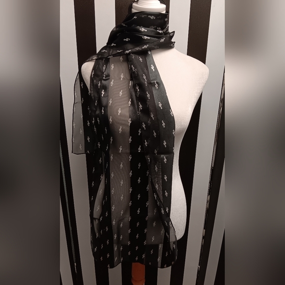 Music Note Scarf - Picture 4 of 5